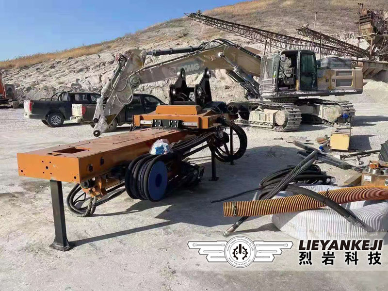 遼寧海城巖石液壓劈裂機(jī)PL-2000客戶現(xiàn)場